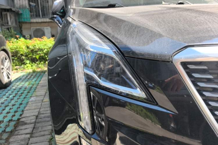 Used Cadillac XT5 2021 28T Luxury Model Right Front Headlight