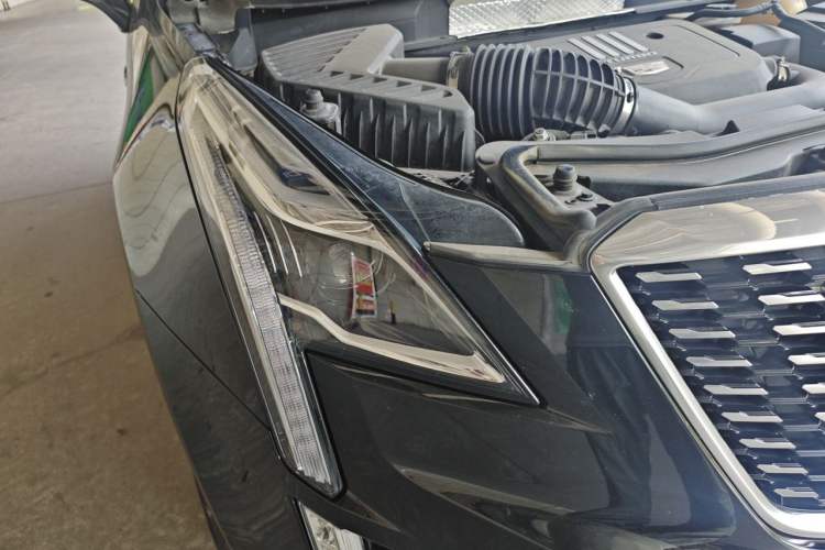 Used Cadillac XT5 2021 28T Luxury Model Right Front Headlight