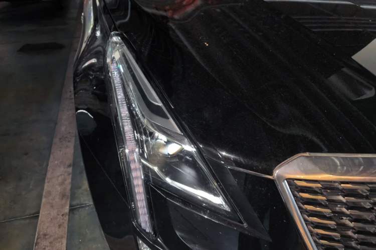 Used Cadillac XT5 2021 2.0T Two-Wheel Drive Luxury Version Right Front Headlight