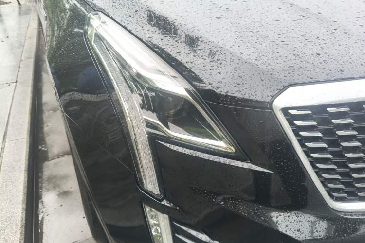Used Cadillac XT5 2021 28T Luxury Model Right Front Headlight