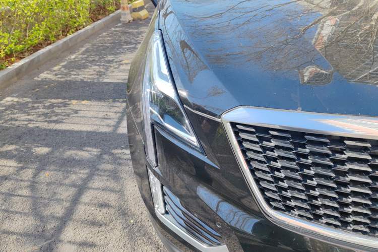 Used Cadillac XT5 2021 2.0T Two-Wheel Drive Luxury Version Right Front Headlight