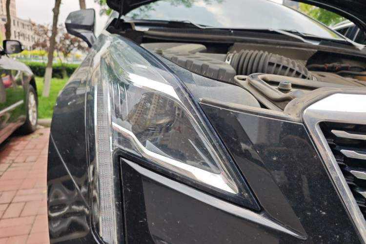 Used Cadillac XT5 2021 2.0T Two-Wheel Drive Luxury Version Right Front Headlight