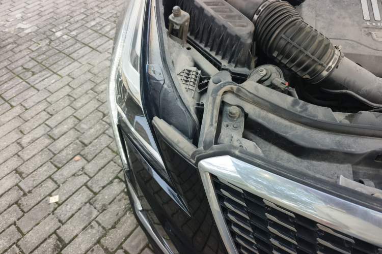 Used Cadillac XT5 2021 2.0T Four-Wheel Drive Luxury Version Right Front Headlight