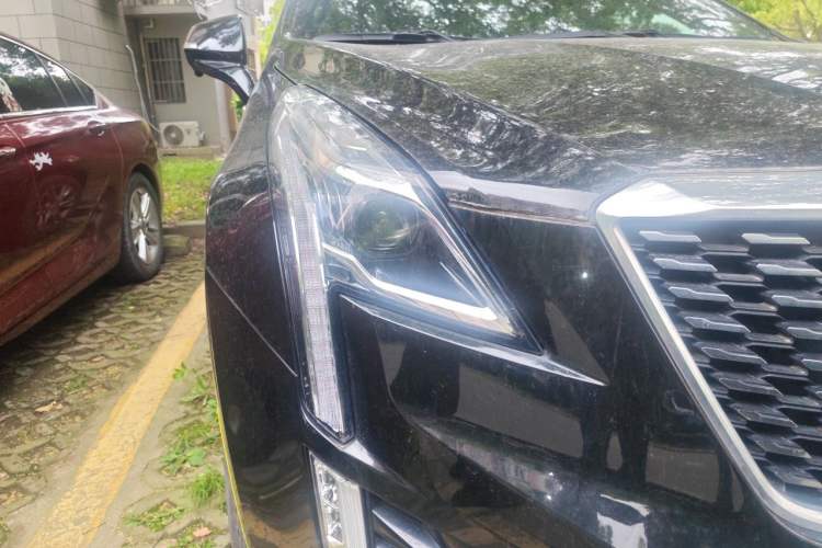 Used Cadillac XT5 2021 28T Luxury Model Right Front Headlight