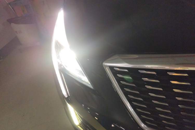 Used Cadillac XT5 2021 28T Luxury Model Right Front Headlight