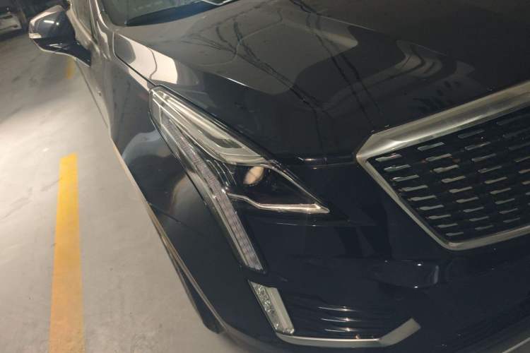 Used Cadillac XT5 2021 2.0T Two-Wheel Drive Luxury Version Right Front Headlight