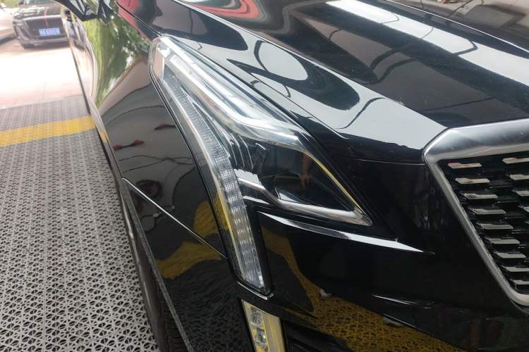 Used Cadillac XT5 2021 28T Luxury Model Right Front Headlight