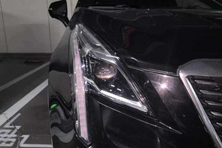 Used Cadillac XT5 2021 28T Luxury Model Right Front Headlight