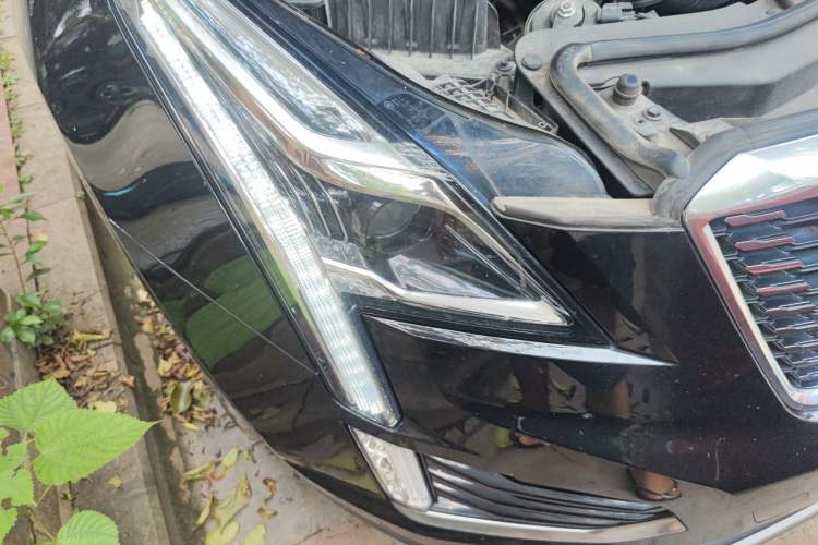 Used Cadillac XT5 2021 2.0T Two-Wheel Drive Luxury Version Right Front Headlight