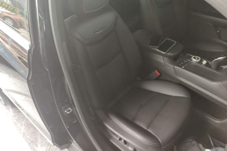 Used Cadillac XT5 2021 2.0T Two-Wheel Drive Luxury Version Right Front Seat