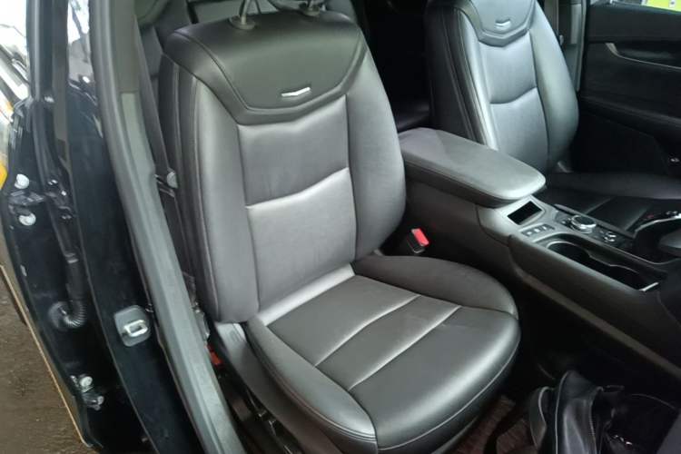 Used Cadillac XT5 2021 28T Luxury Model Right Front Seat