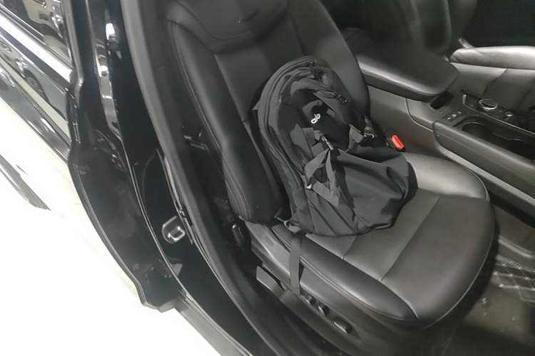 Used Cadillac XT5 2021 28T Luxury Model Right Front Seat
