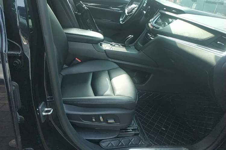 Used Cadillac XT5 2021 28T Luxury Model Right Front Seat