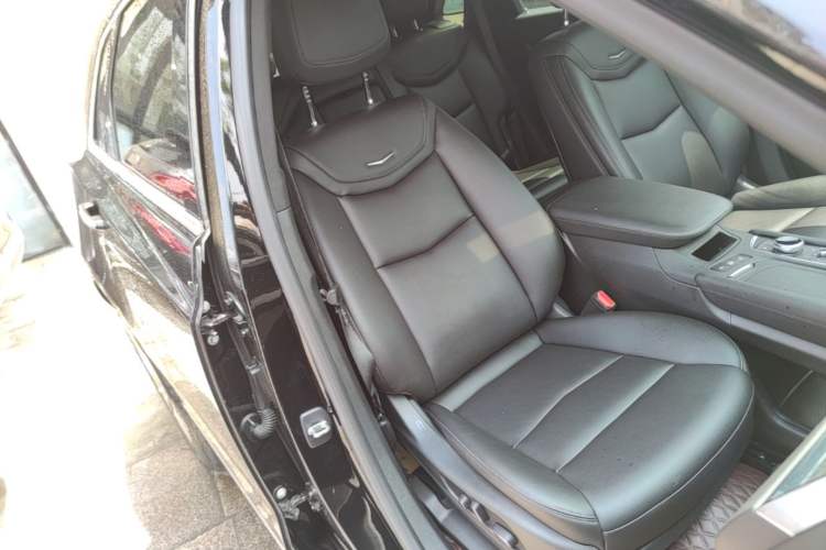 Used Cadillac XT5 2021 2.0T Two-Wheel Drive Luxury Version Right Front Seat