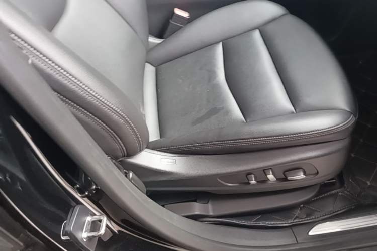 Used Cadillac XT5 2021 28T Luxury Model Right Front Seat