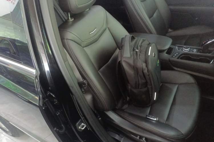 Used Cadillac XT5 2021 2.0T Two-Wheel Drive Luxury Version Right Front Seat