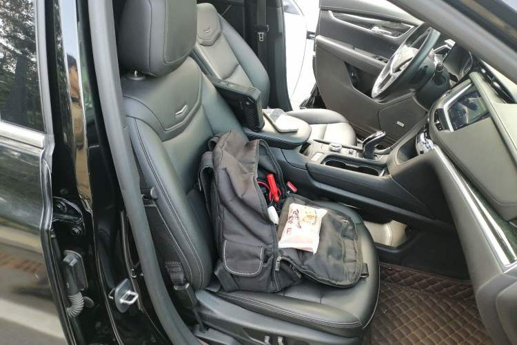 Used Cadillac XT5 2021 28T Luxury Model Right Front Seat