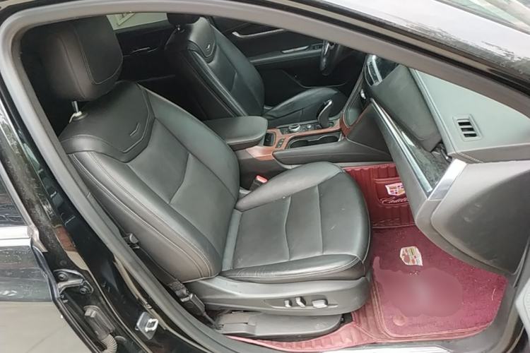 Used Cadillac XT5 2021 28T Luxury Model Right Front Seat