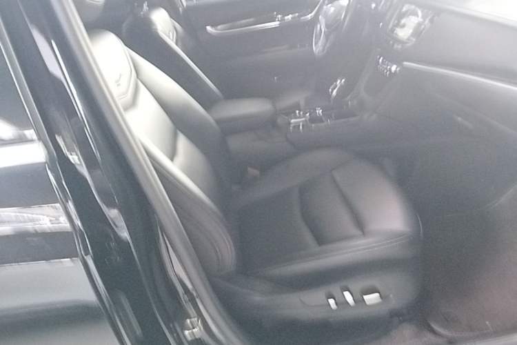 Used Cadillac XT5 2021 28T Luxury Model Right Front Seat