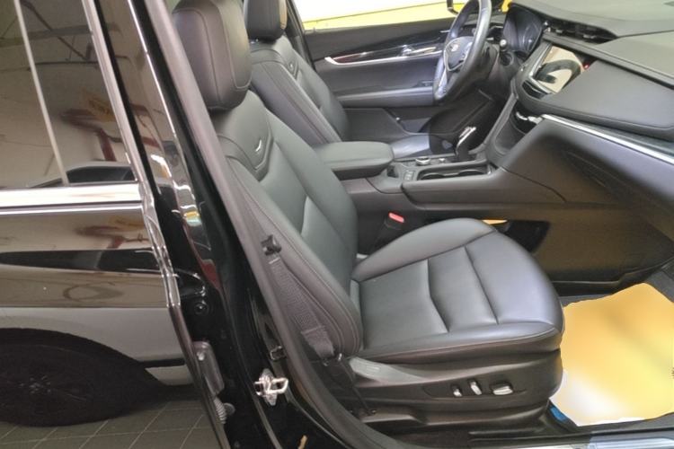 Used Cadillac XT5 2021 28T Luxury Model Right Front Seat
