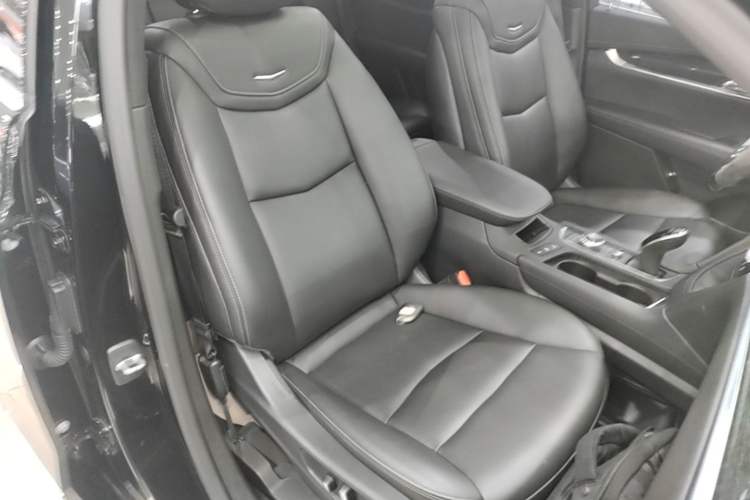 Used Cadillac XT5 2021 28T Luxury Model Right Front Seat