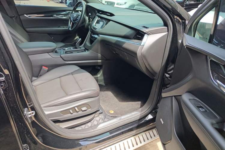 Used Cadillac XT5 2021 2.0T Two-Wheel Drive Luxury Version Right Front Seat