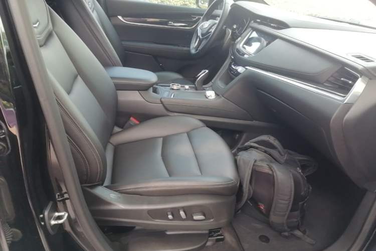 Used Cadillac XT5 2021 28T Luxury Model Right Front Seat