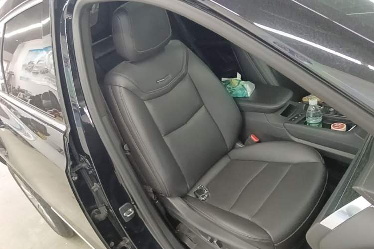Used Cadillac XT5 2021 28T Luxury Model Right Front Seat