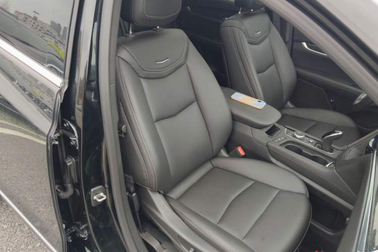 Used Cadillac XT5 2021 2.0T Two-Wheel Drive Luxury Version Right Front Seat