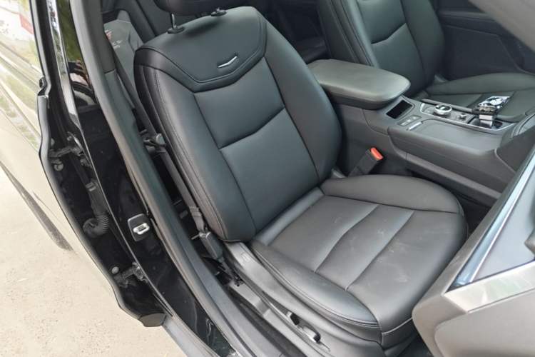Used Cadillac XT5 2021 28T Four-Wheel Drive Tech Version Right Front Seat