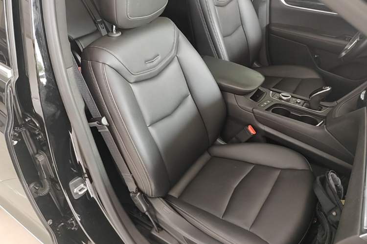 Used Cadillac XT5 2021 28T Luxury Model Right Front Seat