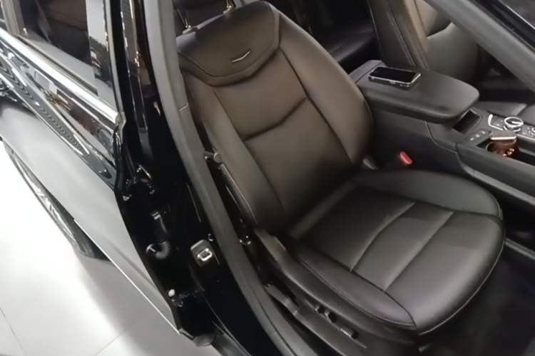 Used Cadillac XT5 2021 2.0T Four-Wheel Drive Luxury Version Right Front Seat
