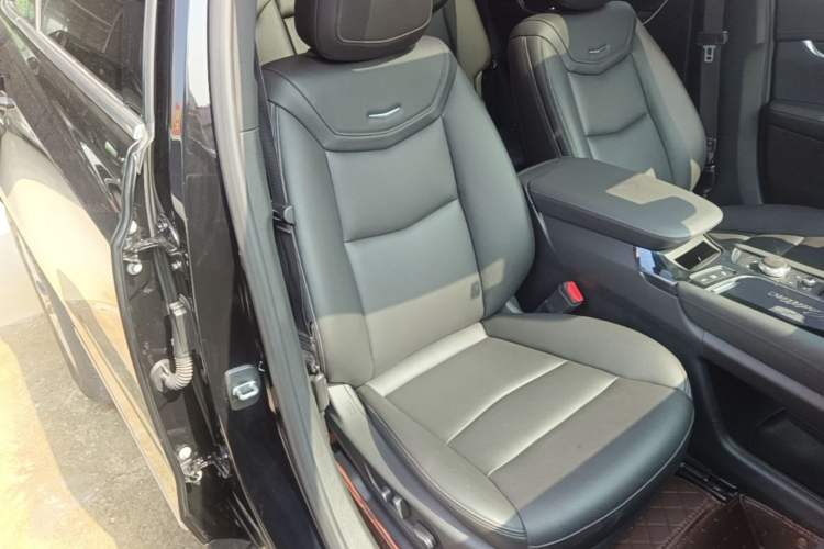Used Cadillac XT5 2021 28T Luxury Model Right Front Seat