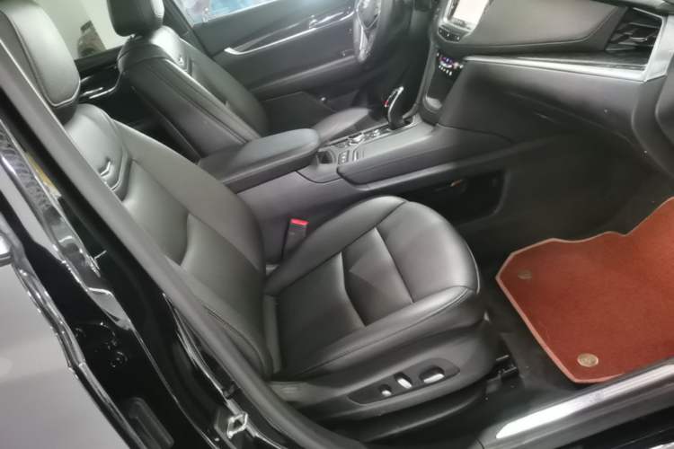 Used Cadillac XT5 2021 28T Luxury Model Right Front Seat