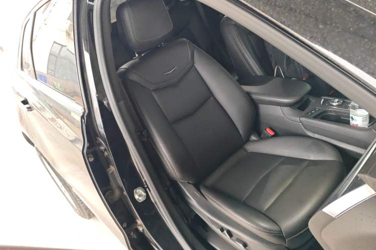 Used Cadillac XT5 2021 28T Luxury Model Right Front Seat