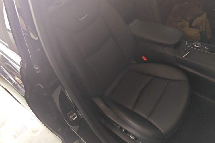 Used Cadillac XT5 2021 2.0T Two-Wheel Drive Luxury Version Right Front Seat