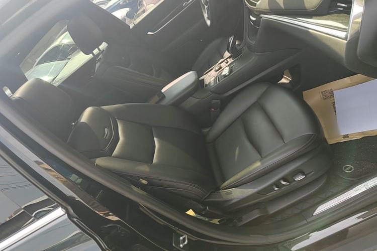 Used Cadillac XT5 2021 28T Luxury Model Right Front Seat