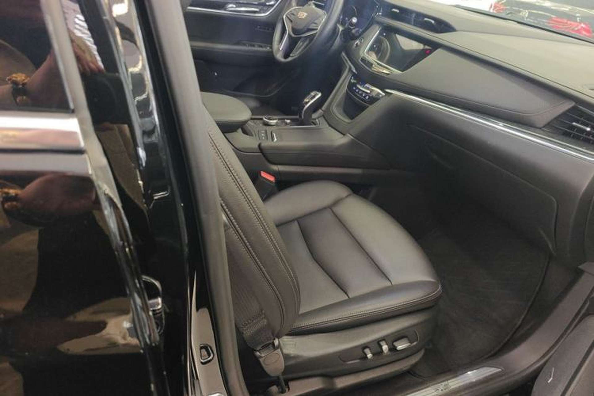 Used Cadillac XT5 2021 28T Luxury Model Right Front Seat