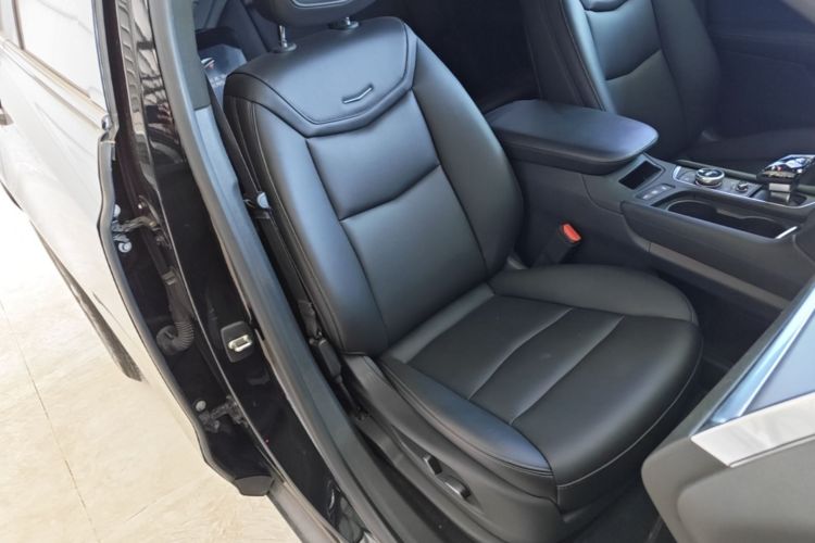 Used Cadillac XT5 2021 28T Four-Wheel Drive Tech Version Right Front Seat