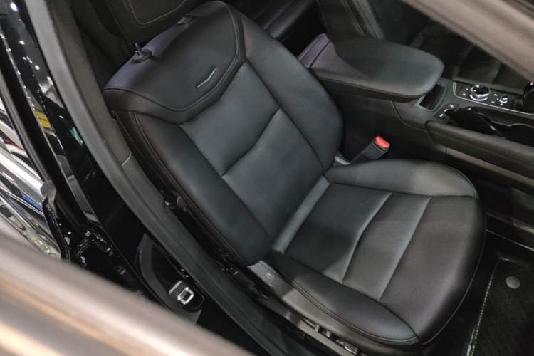 Used Cadillac XT5 2021 2.0T Two-Wheel Drive Luxury Version Right Front Seat