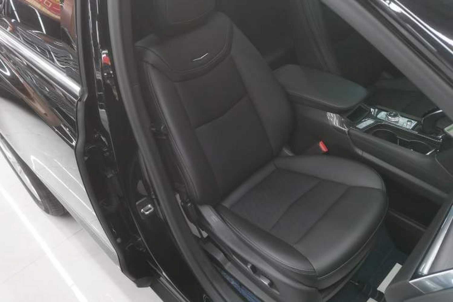 Used Cadillac XT5 2021 28T Tech Edition Right Front Seat