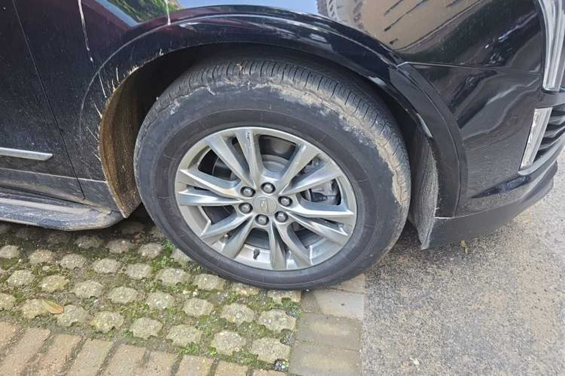 Used Cadillac XT5 2021 28T Luxury Model Right Front Wheel Hub