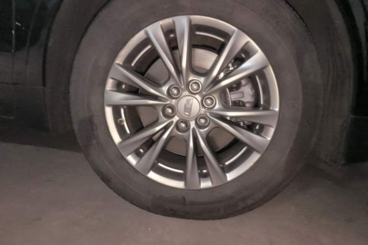 Used Cadillac XT5 2021 2.0T Two-Wheel Drive Luxury Version Right Front Wheel Hub