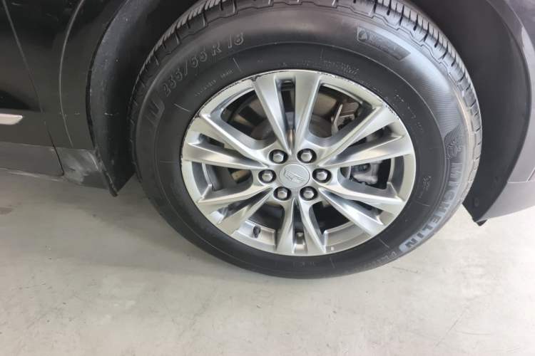 Used Cadillac XT5 2021 2.0T Two-Wheel Drive Luxury Version Right Front Wheel Hub