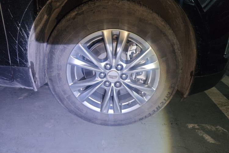 Used Cadillac XT5 2021 2.0T Four-Wheel Drive Luxury Version Right Front Wheel Hub