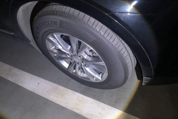 Used Cadillac XT5 2021 2.0T Four-Wheel Drive Luxury Version Right Front Wheel Hub