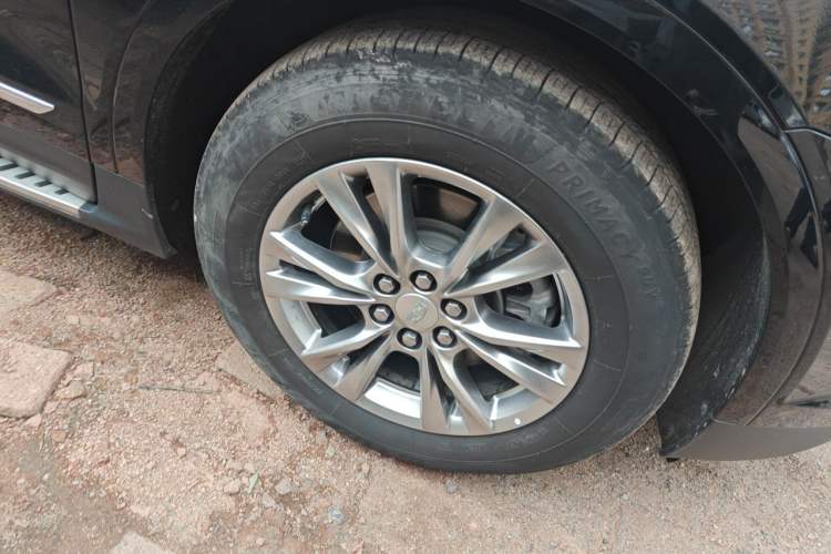 Used Cadillac XT5 2021 28T Four-Wheel Drive Luxury Version Right Front Wheel Hub