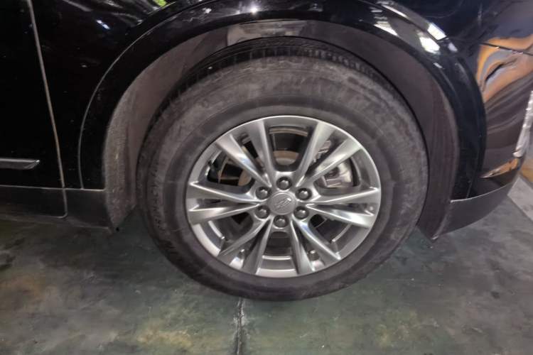 Used Cadillac XT5 2021 2.0T Two-Wheel Drive Luxury Version Right Front Wheel Hub