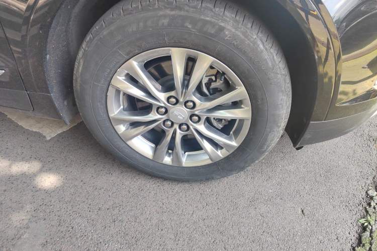 Used Cadillac XT5 2021 2.0T Four-Wheel Drive Luxury Version Right Front Wheel Hub