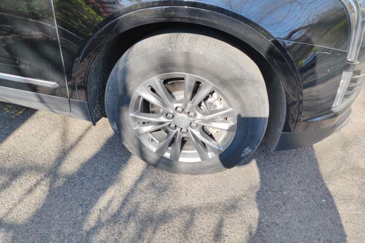 Used Cadillac XT5 2021 2.0T Two-Wheel Drive Luxury Version Right Front Wheel Hub